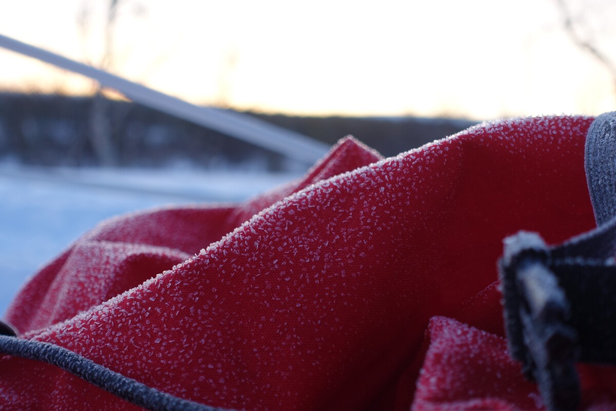 Auf Wintertour kommt nur kälteerprobte Ausrüstung mit (Foto: Malte Hübner)