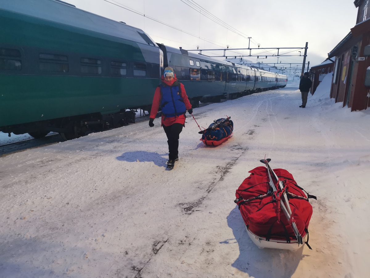 Nachhaltige Anreise mit Bus und Bahn zur Wintertour in Norwegen (Foto: Malte Hübner)
