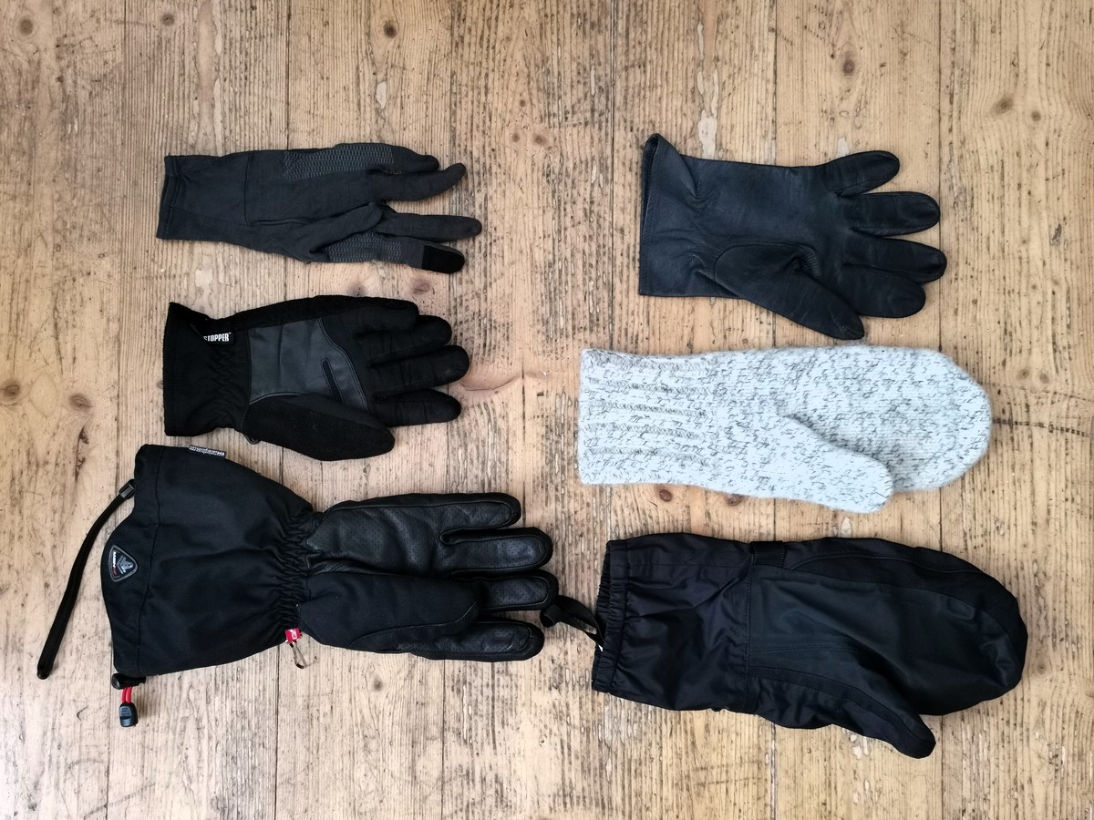 Leder, Wolle, Seide, Fleece, Synthetik und Kombinationen sind die richtigen Handschuhe (Foto: Malte Hübner)