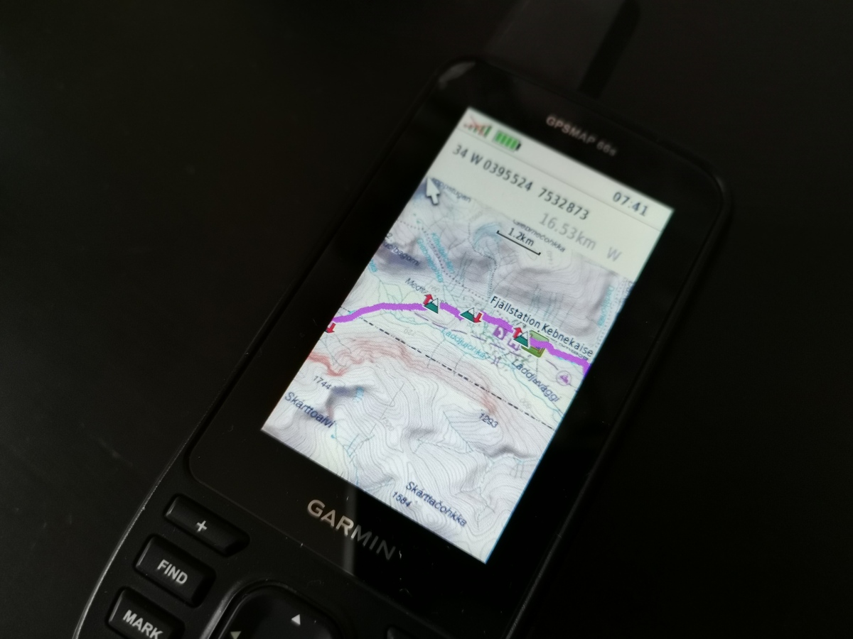 Das GPS zeigt die gleiche Karte wie ich sie auch auf Papier dabei habe (Foto: Malte Hübner)