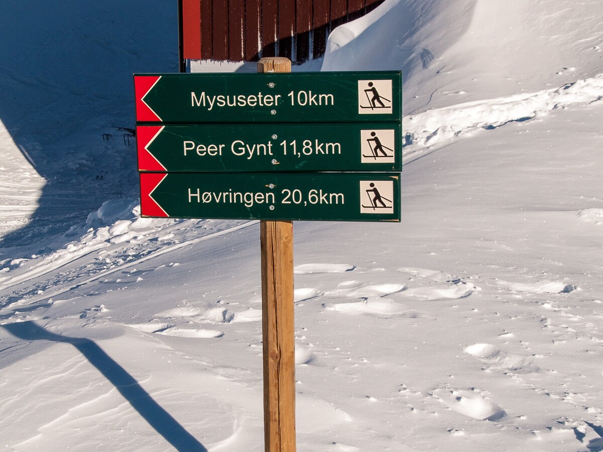 Zwischen den Hütten können sehr unterschiedliche Distanzen liegen und du solltest dich nicht gleich an norwegischen Skifahrern messen (Foto: Malte Hübner)